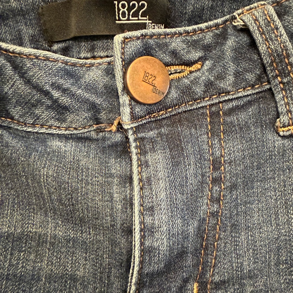 1822 Ladies Distressed Blue Jeans NWOT - Picture 4 of 6